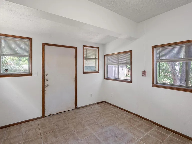 4616 E Cesar Chavez St — Photo 16