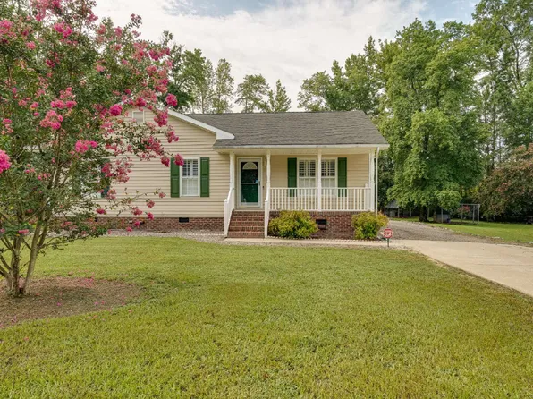 203 Polly Dr, Oxford, NC 27565