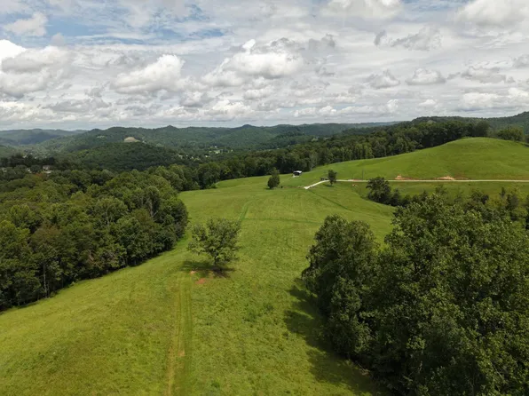540 Sparrow Ln, Elkview, WV 25071