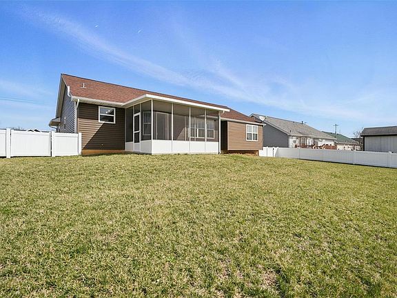 3rd image of 163 Palace Way Dr