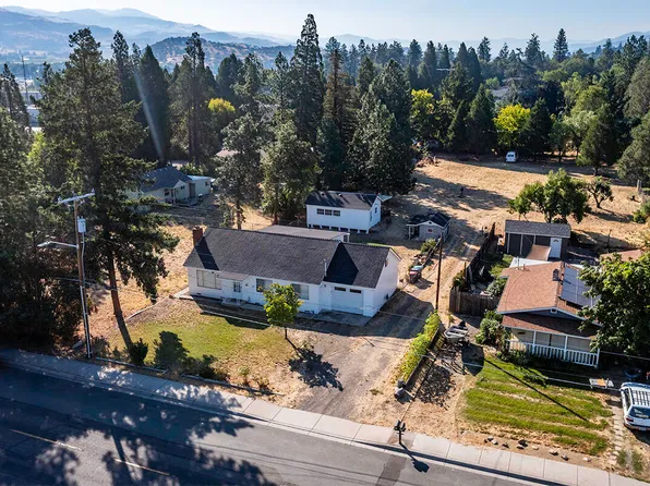 225 Cheryl Ln, Phoenix, OR 97535