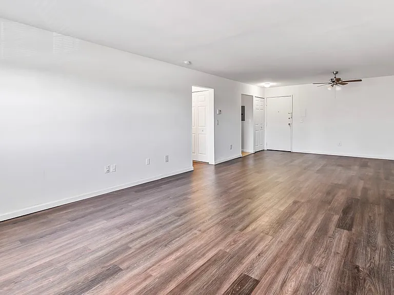 Garrison Apartments — Photo 14