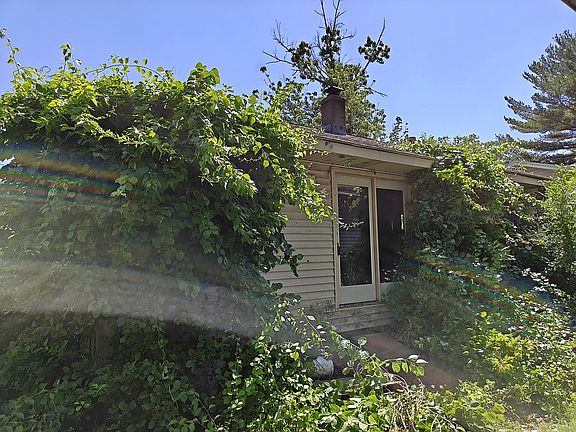 3rd image of 412 Broadway St