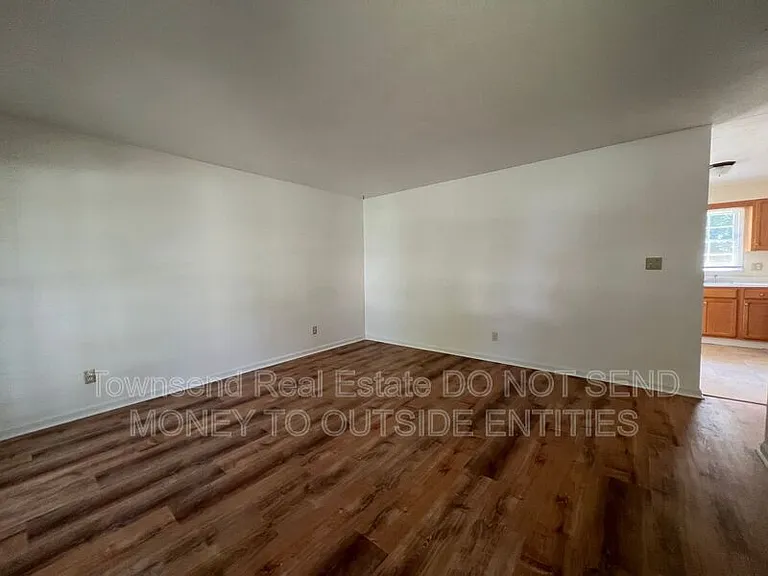 2213 Stanton St — Photo 2