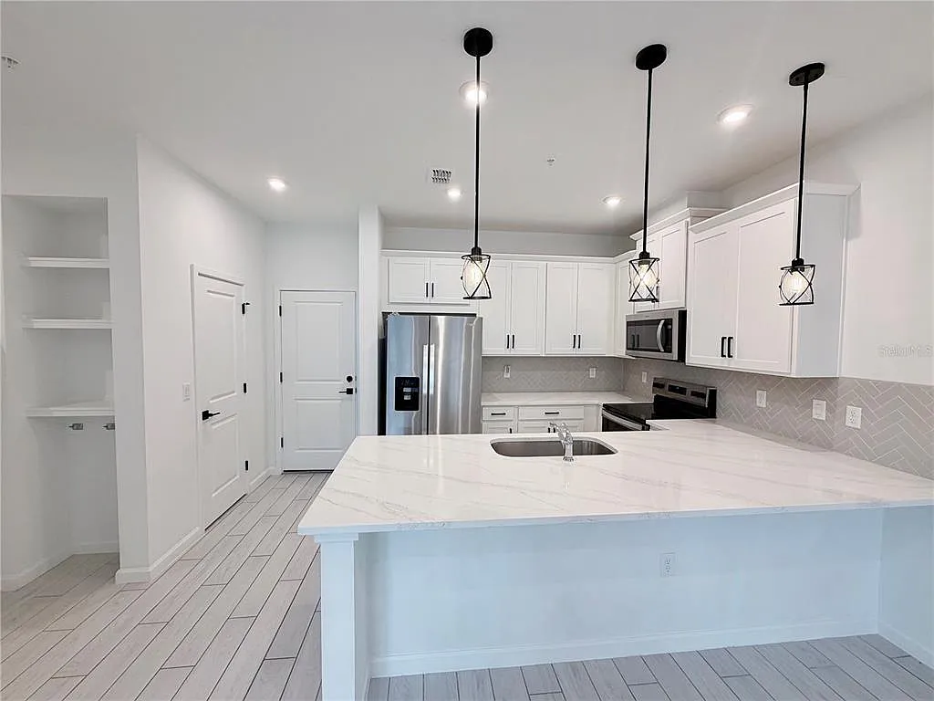 3 bed, 2.5 bath, 1950 sqft, $2,800 — Photo 4