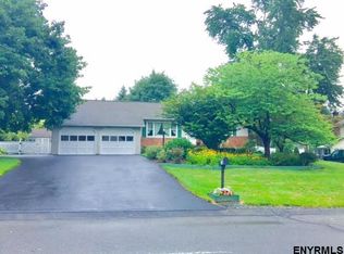 778 Huntingdon Dr, Niskayuna, NY 12309