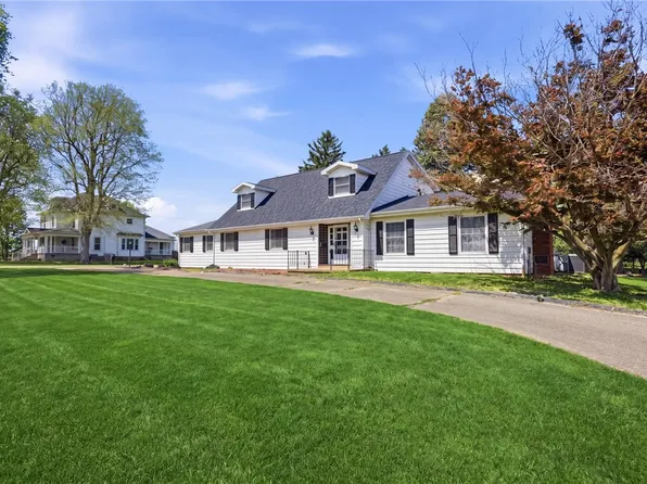 115 W Lincoln St, Brocton, IL 61943