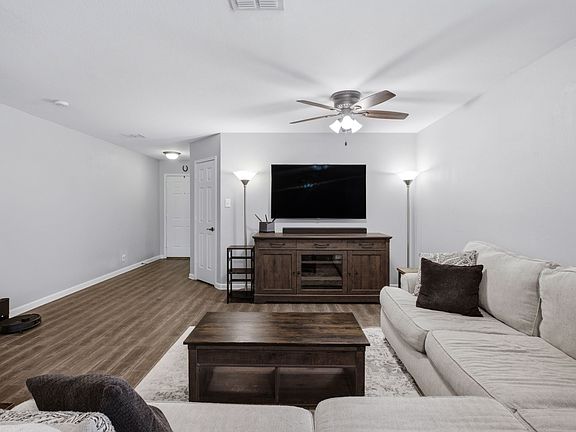 4th image of 12932 Pearson Dr