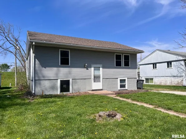 320 8th St E, Milan, IL 61264