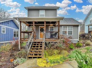 318 Cottage Ct, Ball Ground, GA 30107