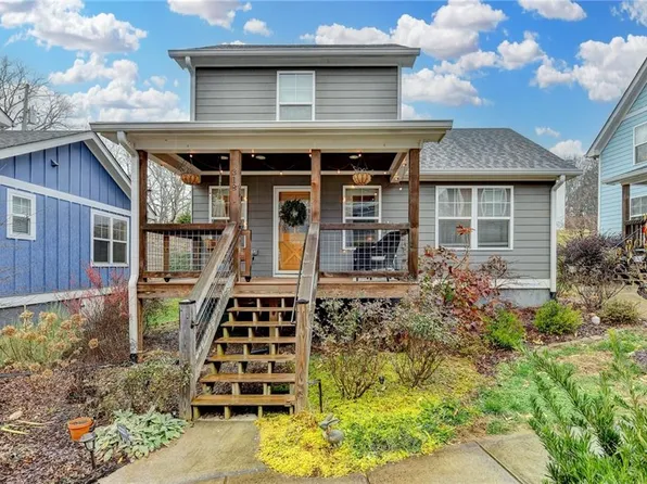 318 Cottage Ct, Ball Ground, GA 30107