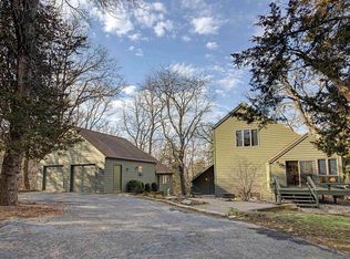 4 Juniper Ct, Galena, IL 61036