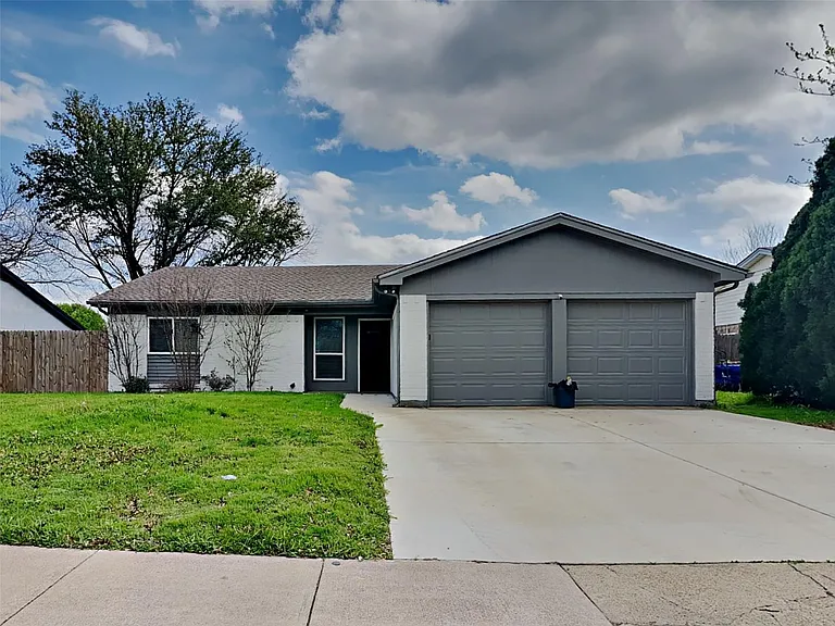 549 Park Center Blvd — Photo 1