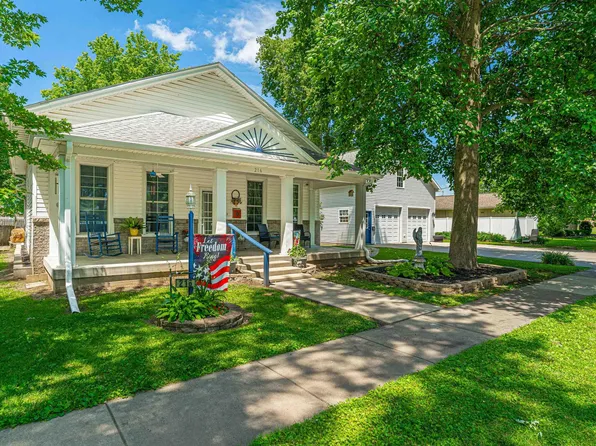 216 3rd St, Lincoln, IL 62656