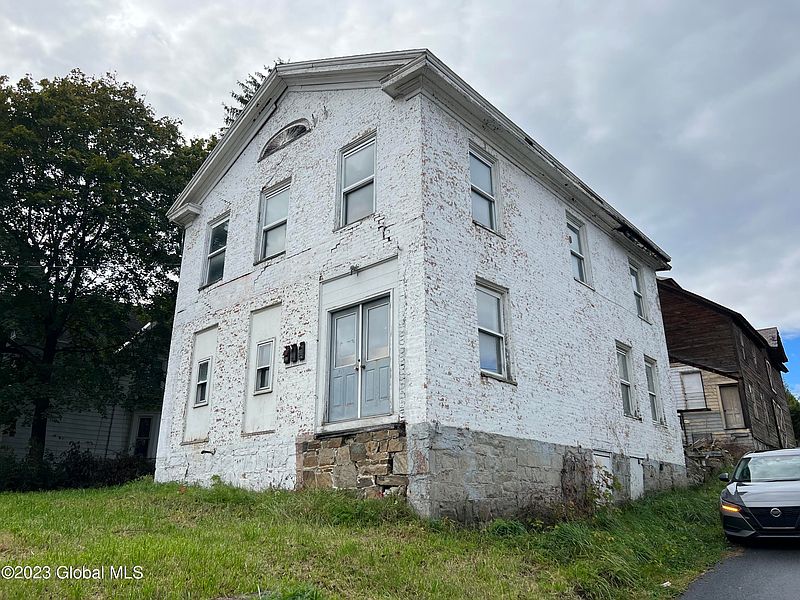 2nd image of 100 Broadway