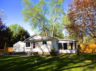 9580 Sunnyside Rd, Whitmore Lake, MI 48189