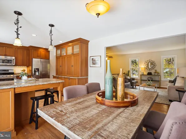 2013 Hoover Ln, Alexandria, VA 22308