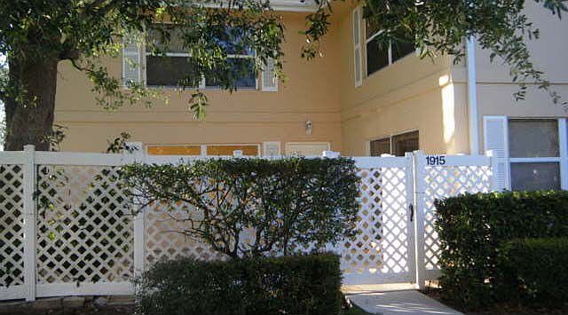 1st image of 1915 Stratford Way