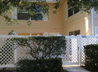 1915 Stratford Way, West Palm Beach, FL 33409