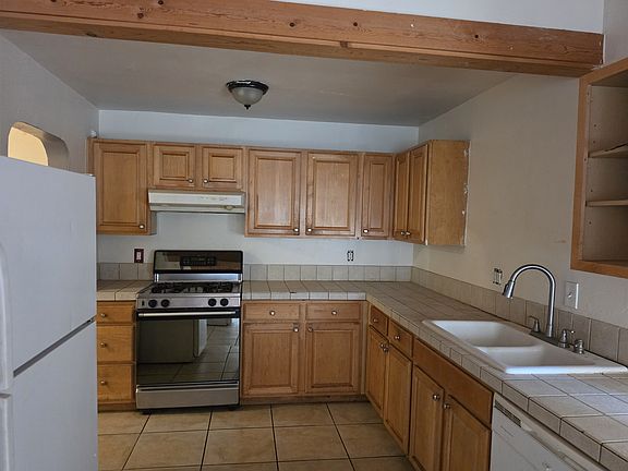 3rd image of 4570 E 5th St