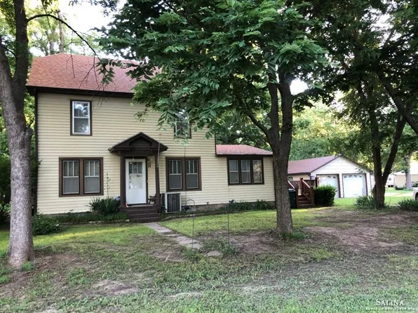 2338 Center Detroit St, Abilene, KS 67410