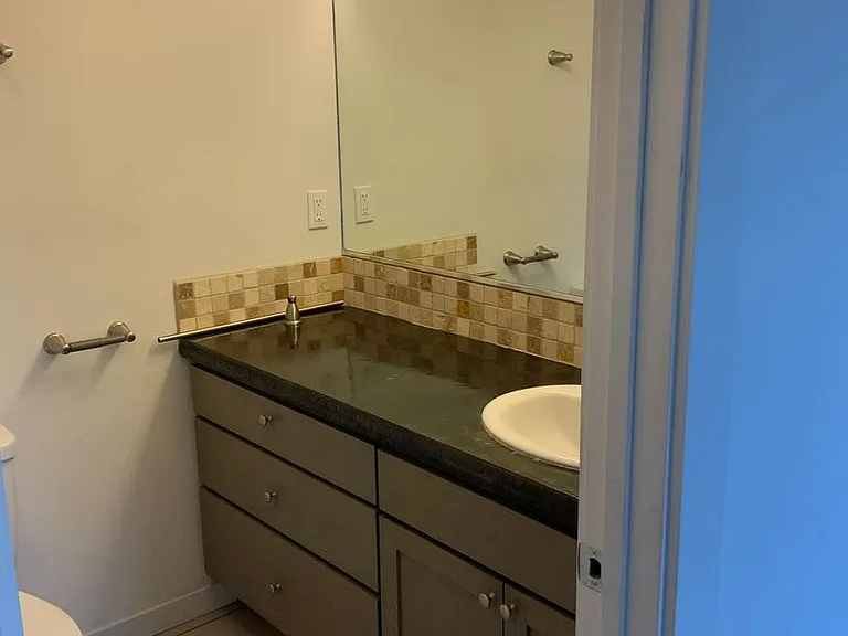 306 F St NE — Photo 5