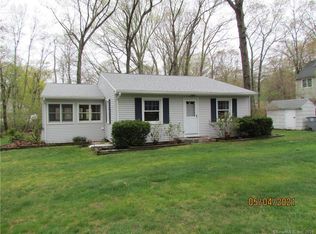 100 Laurelwood Dr, Niantic, CT 06357