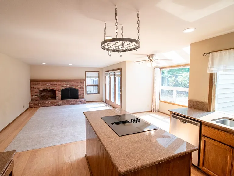 24435 SE 42nd Pl — Photo 15
