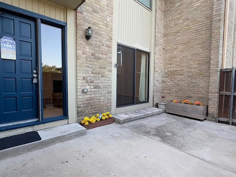 2626 Custer Pkwy #C — Photo 1