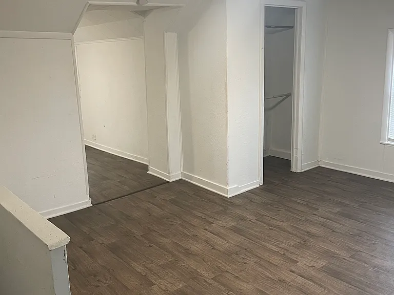 403 Lewis St — Photo 9