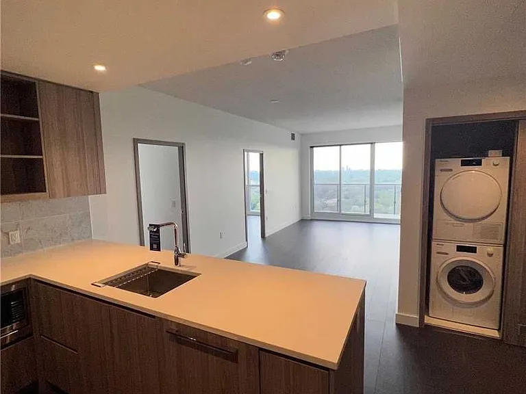 85 McMahon Dr #2802 — Photo 2