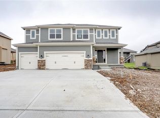 1016 NE Brookfield Dr, Lees Summit, MO 64086