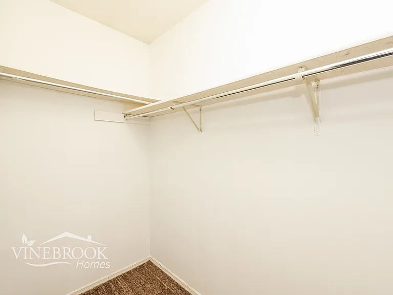 2499 Cross Village Dr — Photo 12