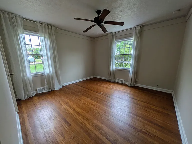 366 Lynnhaven Dr SW — Photo 6