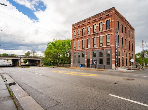 745 E Main St
