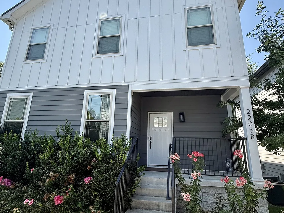 2205B 24th Ave N