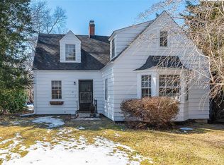 18 Washington St, Setauket, NY 11733