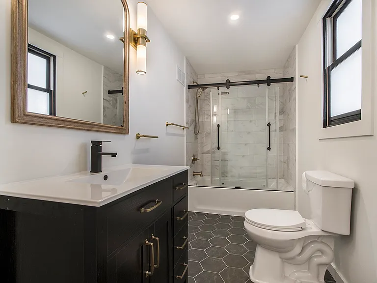 723 McCourtie St — Photo 10