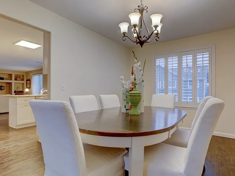 541 Pitkin Way — Photo 6