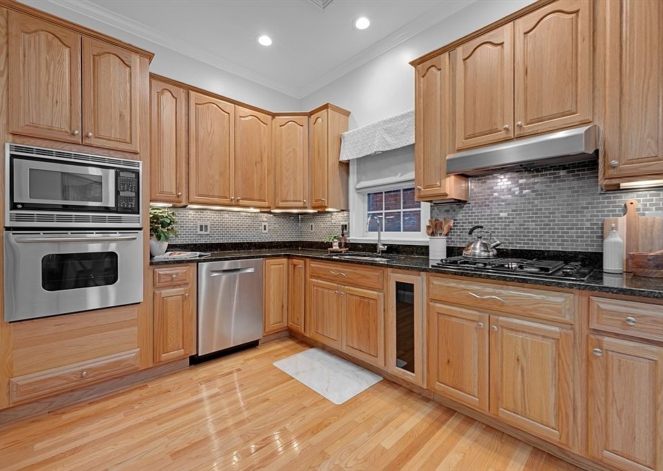 1st image of 40 Park St #4