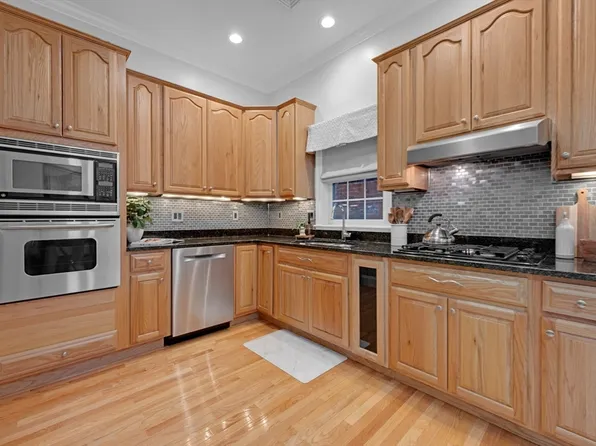 40 Park St #4, Attleboro, MA 02703