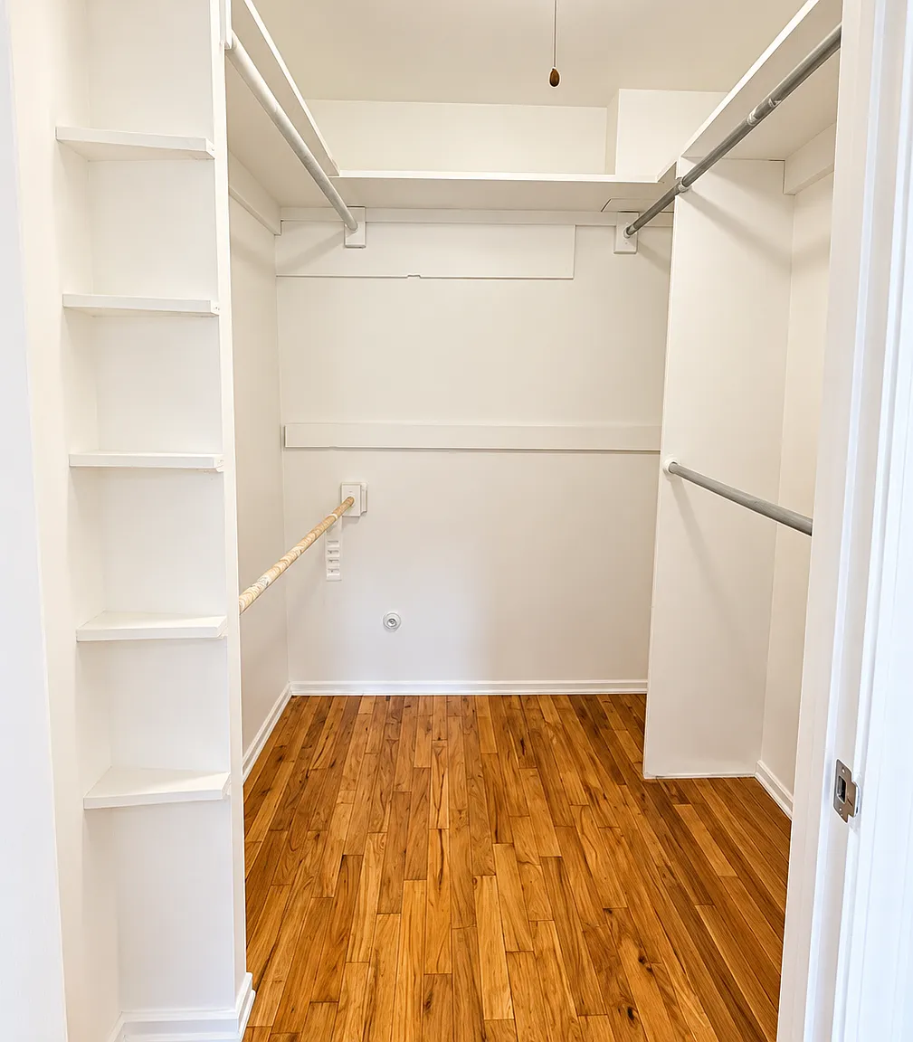 3 bed, 1200 sqft, $3,300 — Photo 2