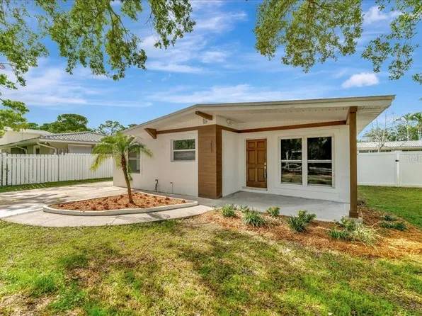 213 89th Ave NE, Saint Petersburg, FL 33702