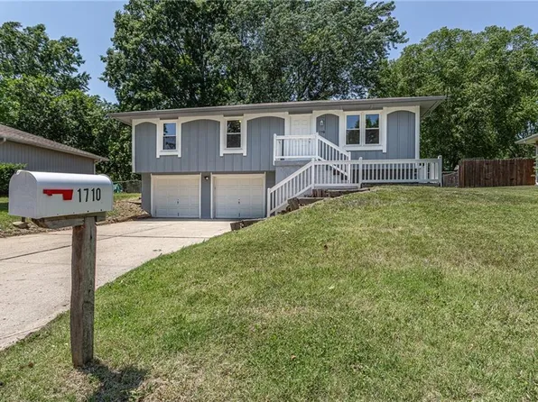 1710 SE Royal St, Oak Grove, MO 64075