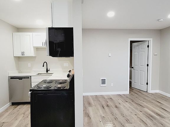 4th image of 806 S 39th St Unit D