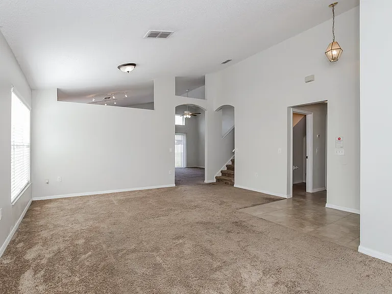 1300 Creekview Ct — Photo 4