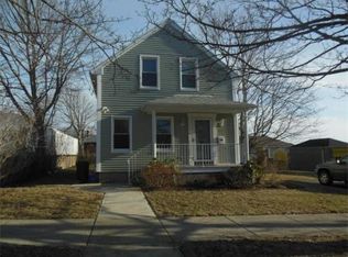 102 Oaklawn St, New Bedford, MA 02744