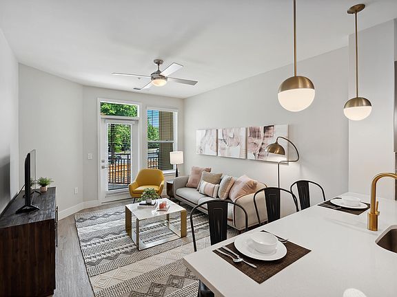 3rd image of 4040 Gateway Dr #4335