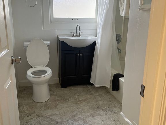 5th image of 5827 Patton St #1