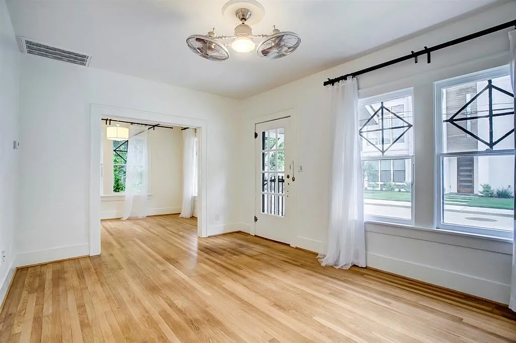 1 bed, 744 sqft, $2,050 — Photo 2